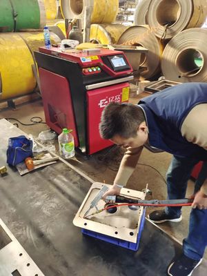 スーパー アウトレット 手持ちファイバーレーザー 溶接機 1000W 1500W 2000W 金属産業用