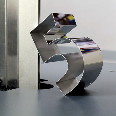 EJON Y13L メタルフラットアルミニウム 3D CNC 曲げ機 0.4-1.2mm チャンネル文字曲げ